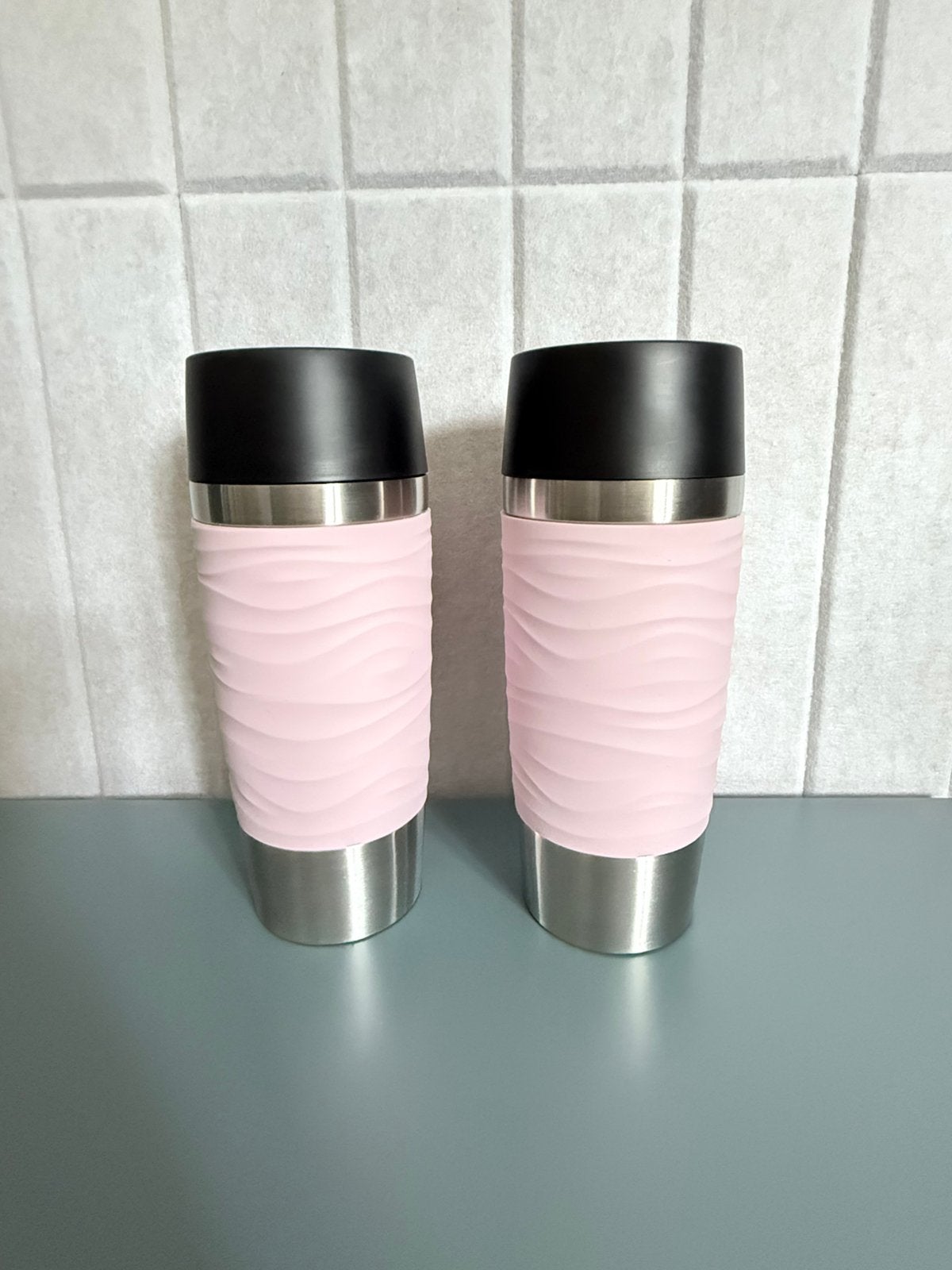 Nieuw 2 x EMSA Travel Mug Wave (0,5 L) pastelroze beker fles, Ophalen of Verzenden, Zo goed als nieuw, Overige stijlen, Kop(pen) en/of Schotel(s)