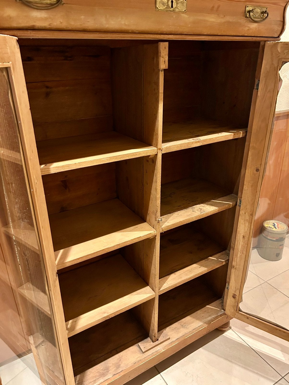 Antieke vitrine kast, Ophalen