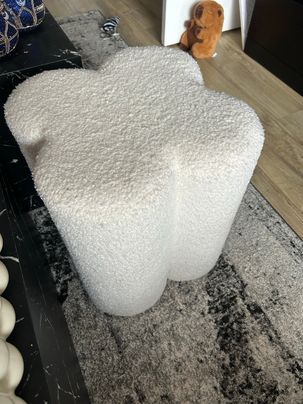 Witte teddy poef - Modern Design japandi stijl, Ophalen of Verzenden, Zo goed als nieuw, Overige materialen