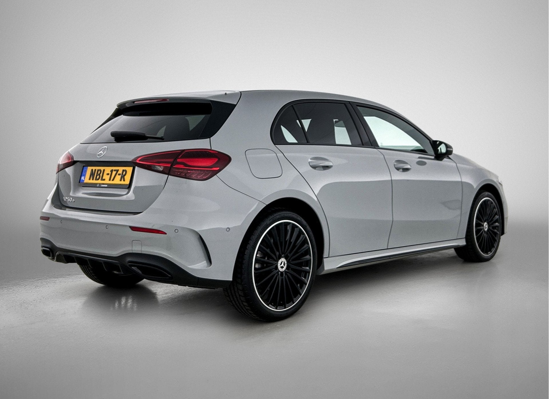 Mercedes-Benz A-Klasse 250 e AMG Nightpakket Plug-In Hybride, 12 maanden, Gebruikt, 4 cilinders, 15 kWh