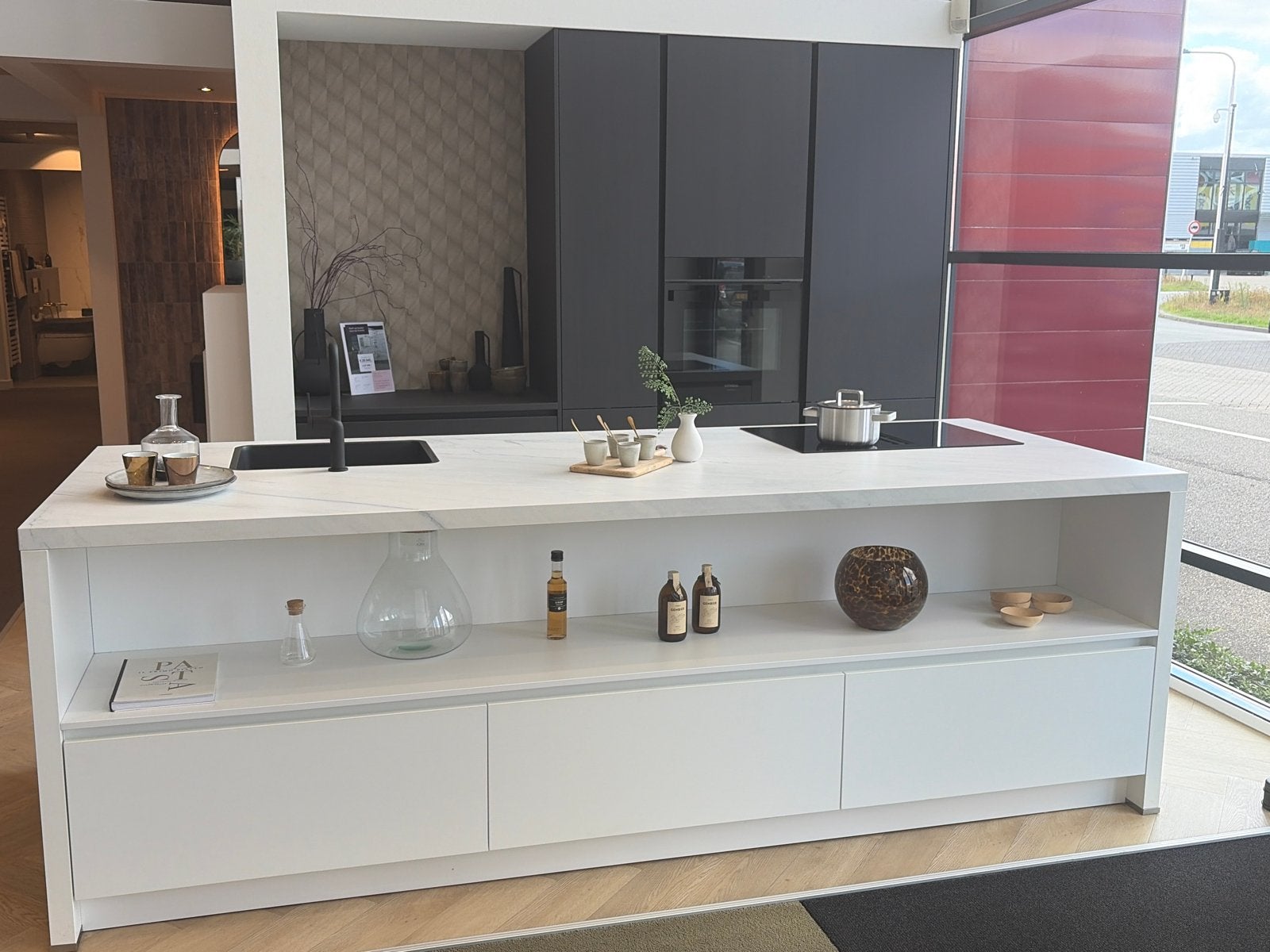 Moderne Keuken met kookeiland en inbouwapparatuur, Huis en Inrichting, Keuken | Complete keukens, Overige typen, Nieuw, Ophalen of Verzenden