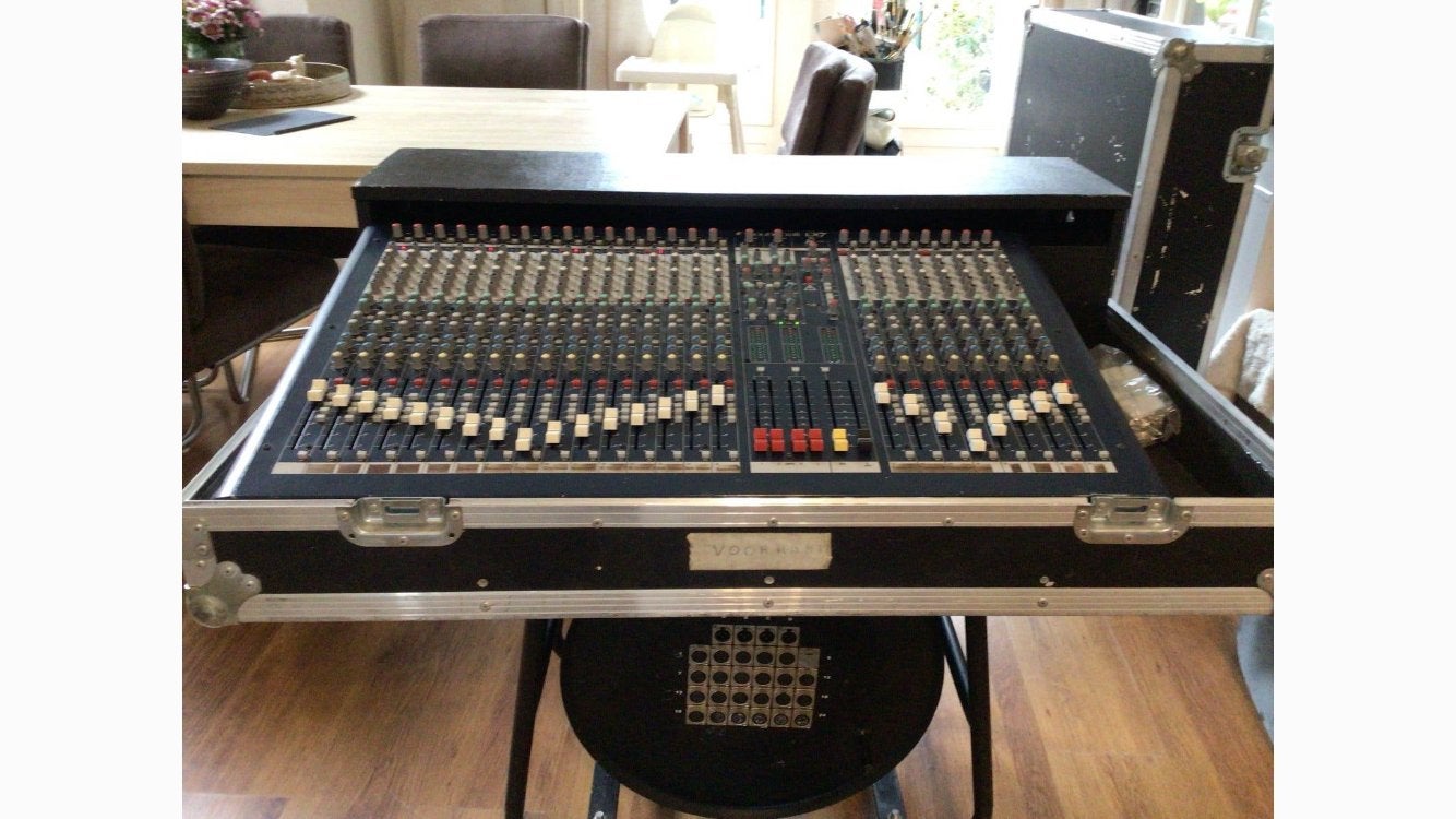 Soundcraft LX7 Analoog Mengpaneel met Flightcase & Multikabe, Ophalen, Gebruikt, 20 kanalen of meer, Microfooningang