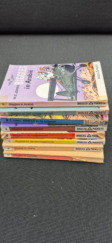 8 Biggles pockets, Ophalen of Verzenden, Gelezen