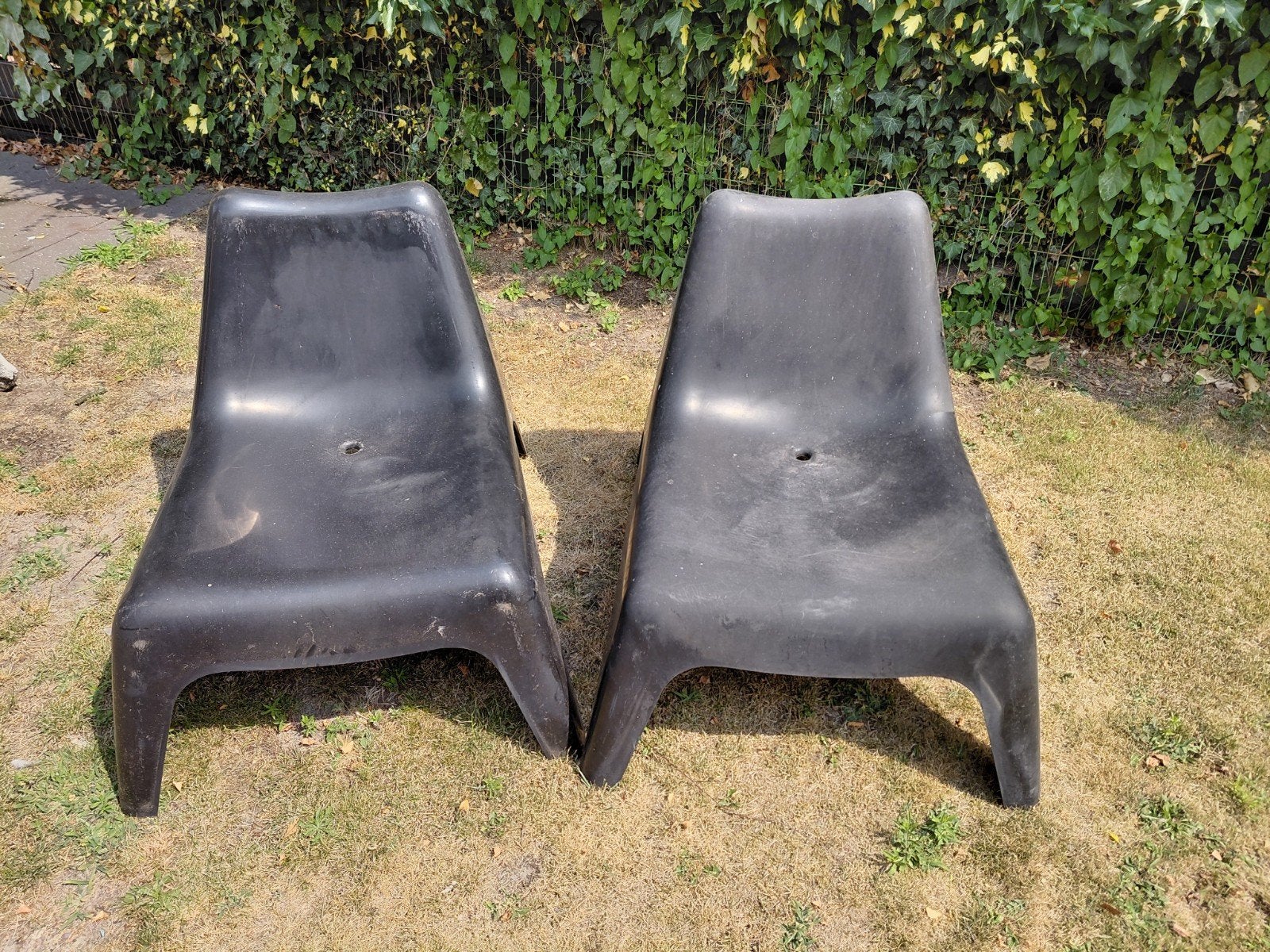 2 zwarte kunststof tuin stoelen, gebruikt, Ophalen of Verzenden, Gebruikt, Stapelbaar