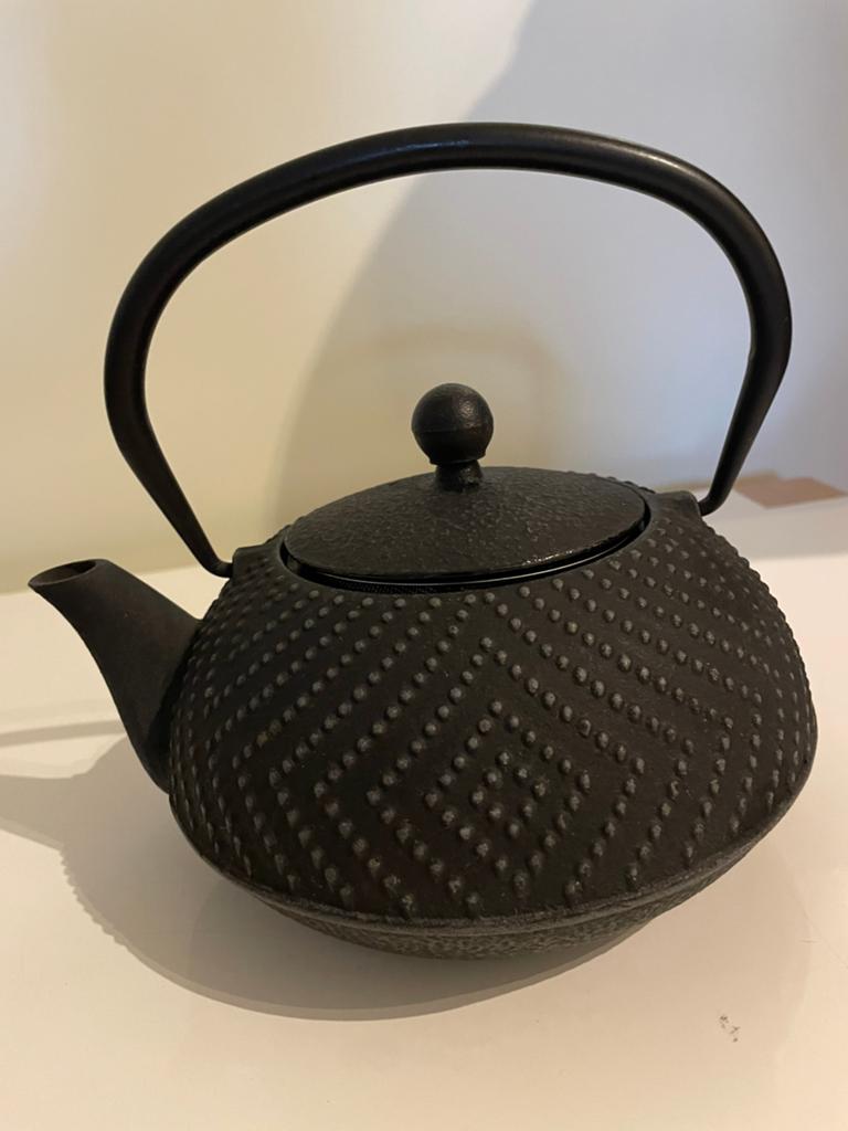 Gietijzeren Theepot met Zeef - Zwart bredemeijer, Theepot/fluitketel, Ophalen of Verzenden, Zo goed als nieuw, Zwart