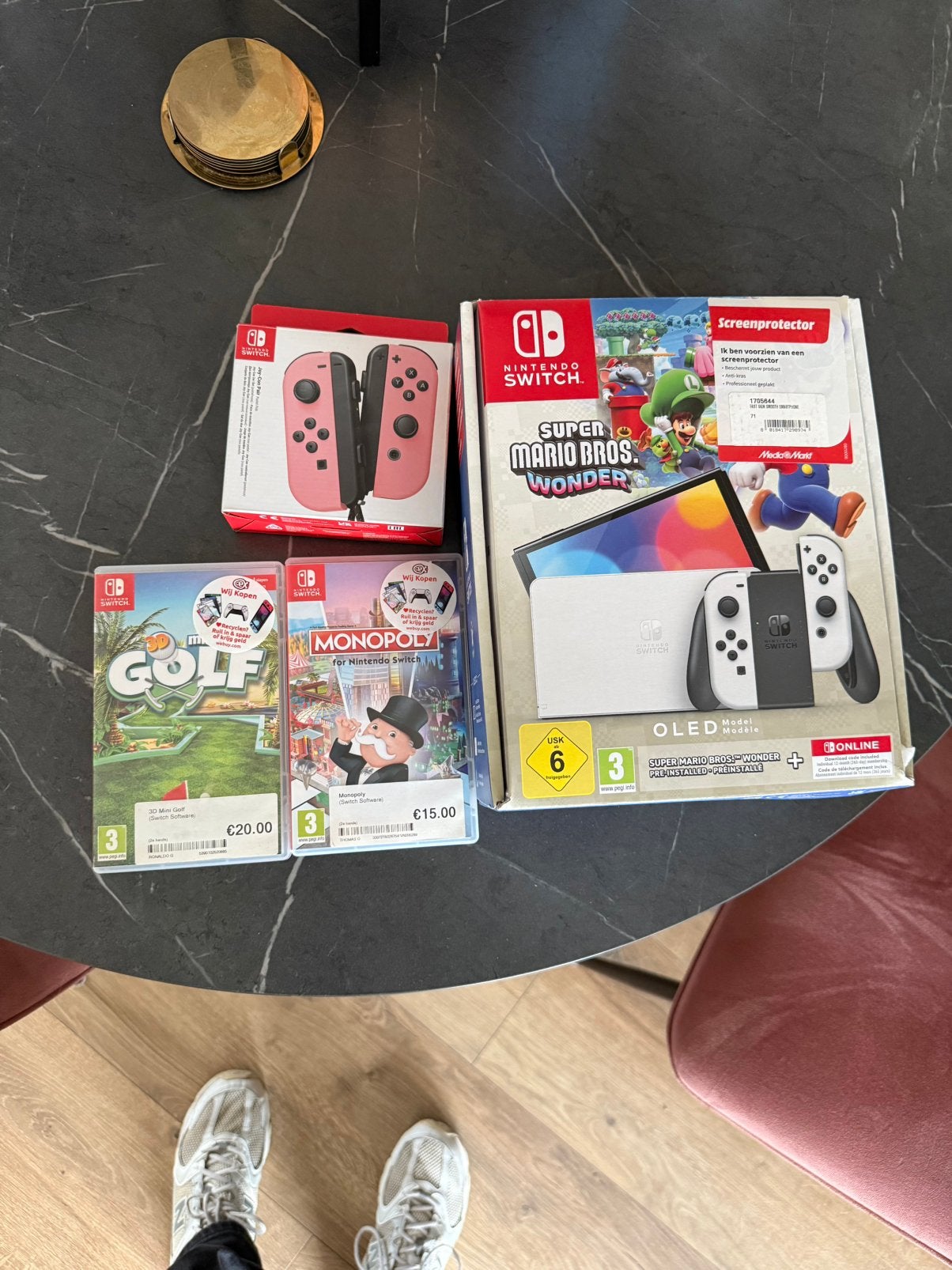 Nintendo Switch OLED met games, Met games, Zo goed als nieuw, Met 3 controllers of meer, Switch OLED