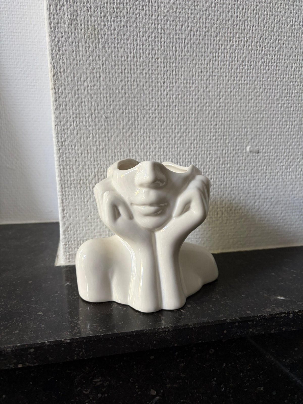 Witte vaas in de vorm van een gezicht, Ophalen, Met patroon/structuur, Wit, Zo goed als nieuw