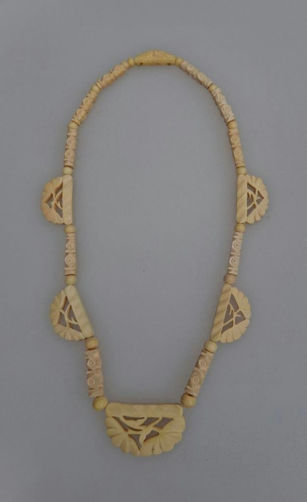 Vintage handgesneden ketting van been of ivoor, Sieraden, Tassen en Uiterlijk, Ophalen of Verzenden, Gebruikt, Beige, Overige materialen