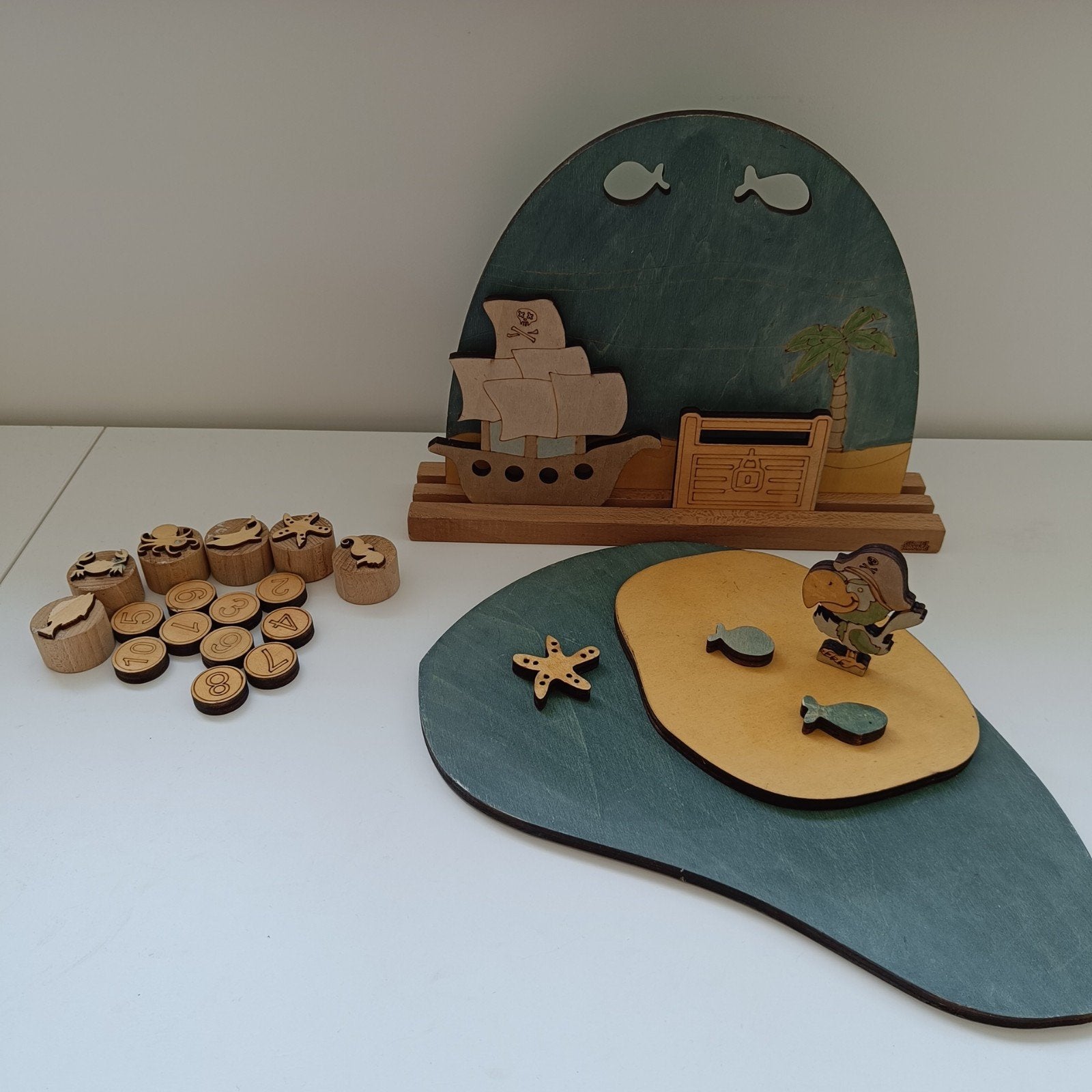 Houten piraten/eilandspeelset met stempels en cijfers, Kinderen en Baby's, Ophalen of Verzenden, Gebruikt, Overige typen