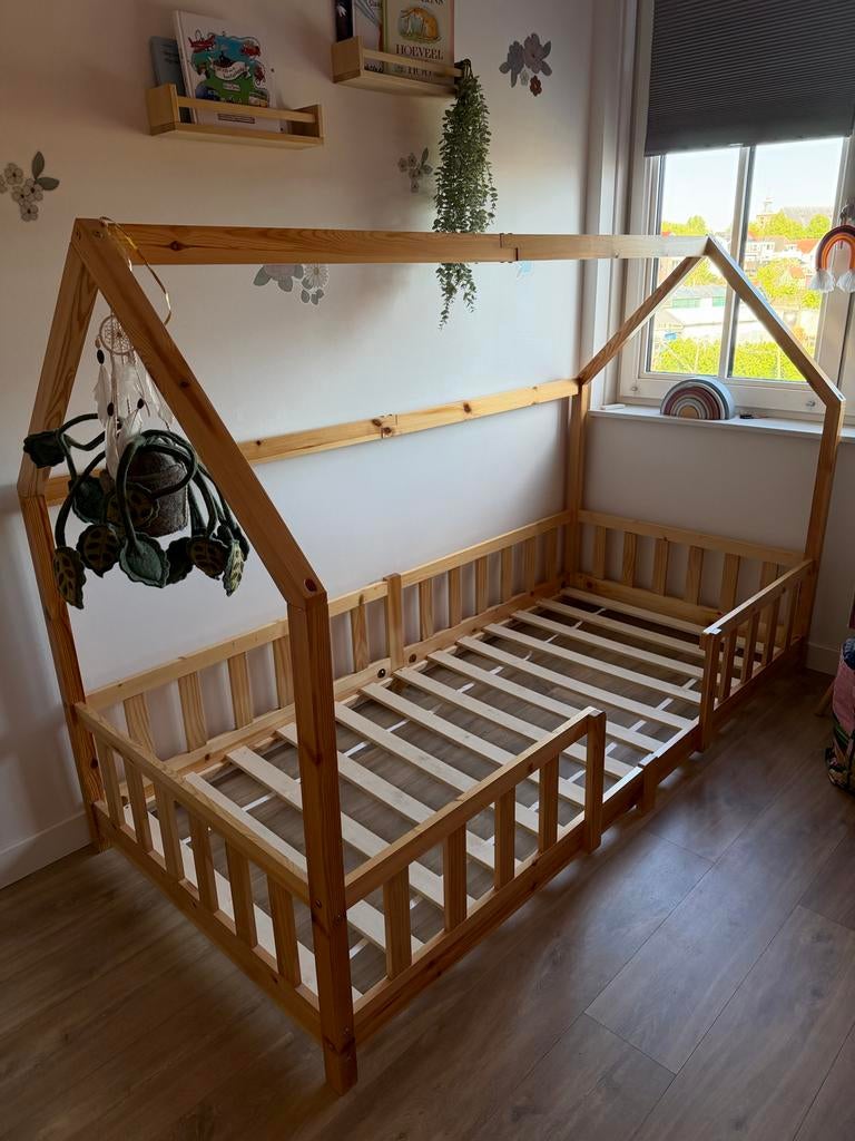 Eenpersoons kinderbed huisje - Houten bedframe, Ophalen, 85 tot 100 cm, Gebruikt, Lattenbodem