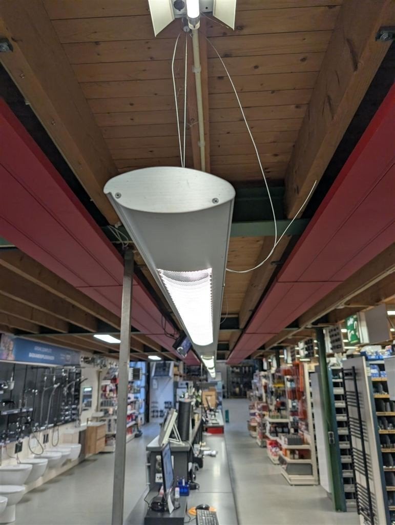247. Pendelarmatuur lichtlijn, Ophalen, Gebruikt