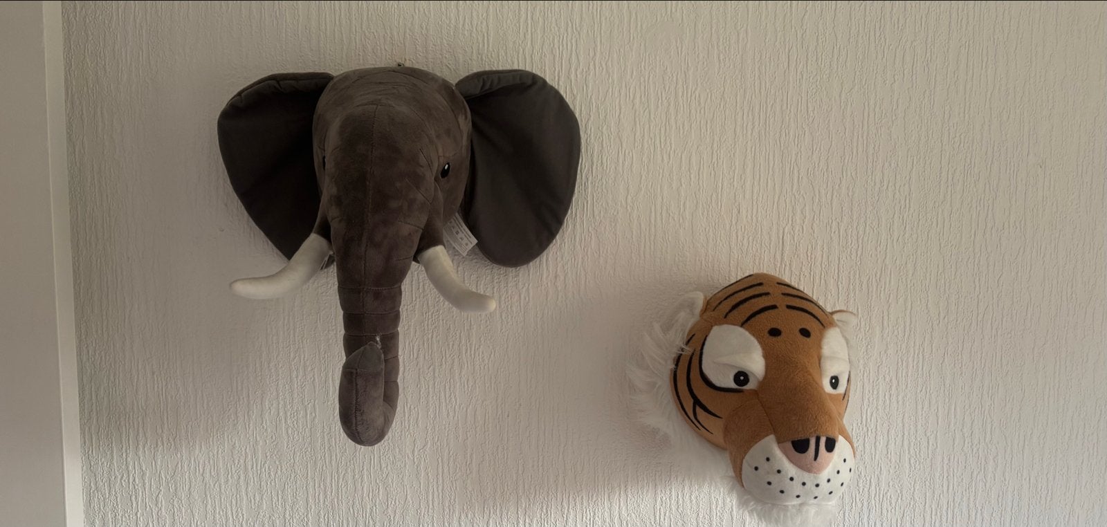 Olifant en Tijger Knuffel Wanddecoratie, Gebruikt, Grijs, Ophalen of Verzenden, Middelgroot (20 tot 80 cm)
