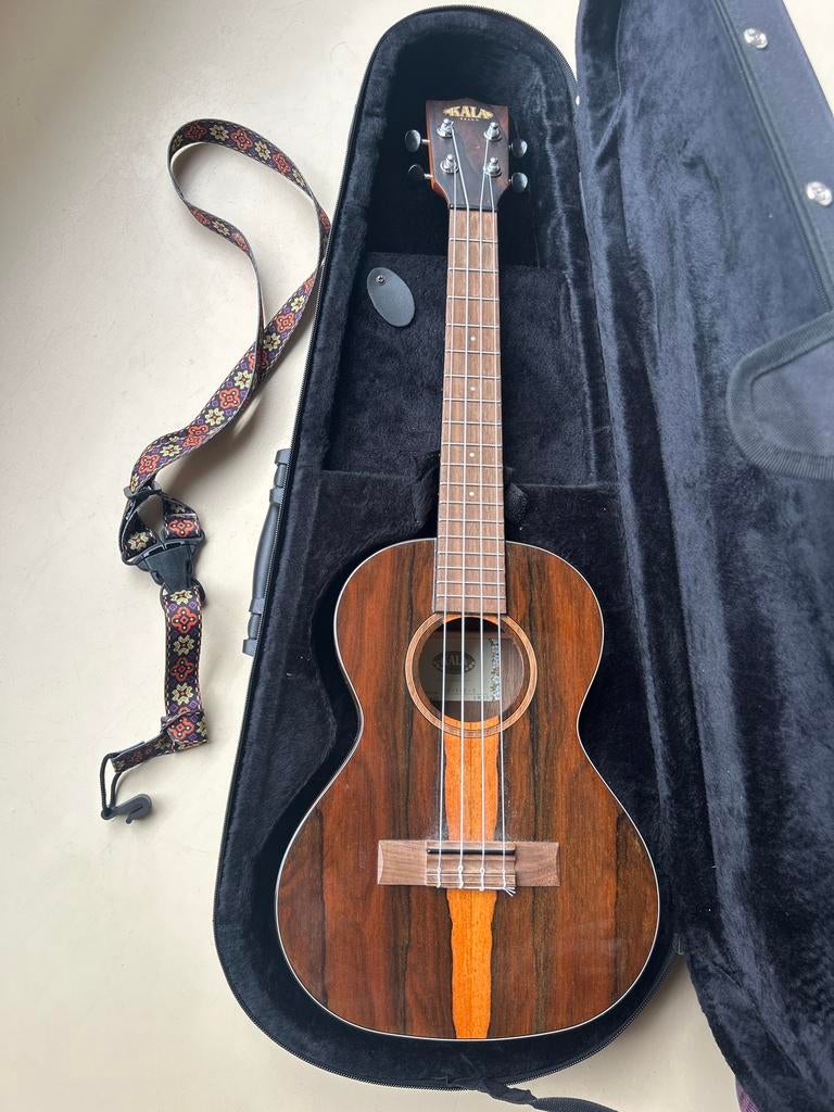 Kala KA-ZCT-T Tenor Ukelele met Koffer en Band, Muziek en Instrumenten, Ophalen of Verzenden, Zo goed als nieuw, Ukelele