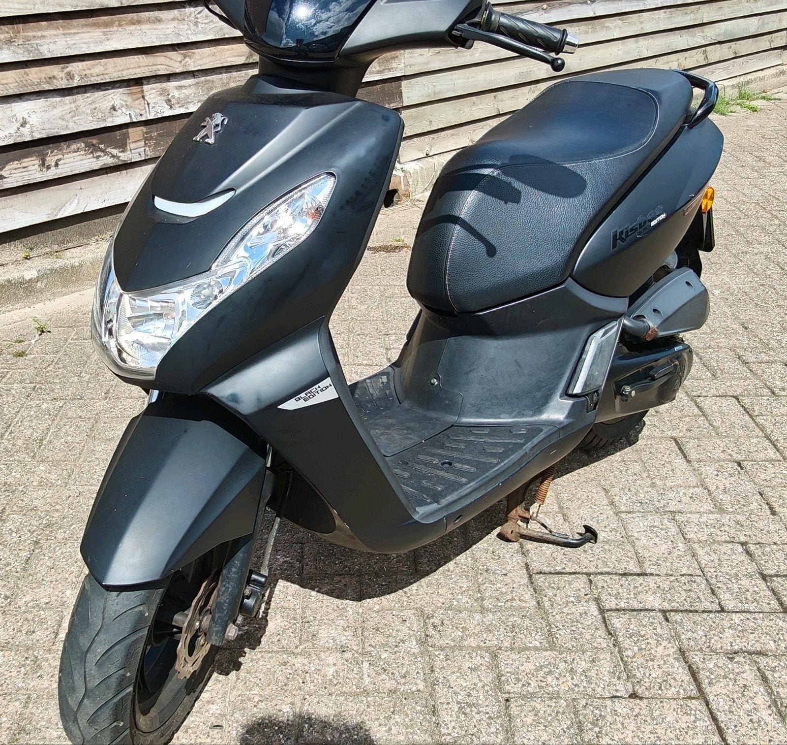 Peugeot Kisbee Black Edition Injectie, Ophalen, Overige modellen, Maximaal 45 km/u, Zo goed als nieuw