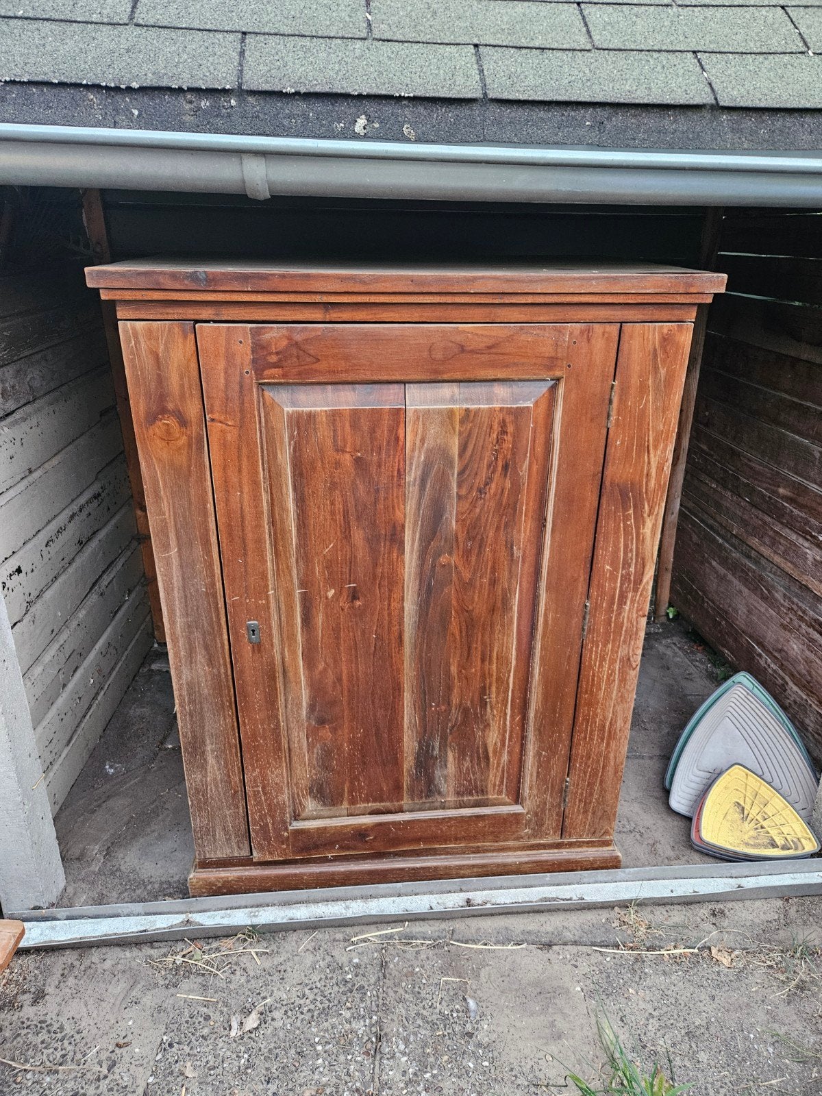 Massief houten kast 98x64x131, Ophalen