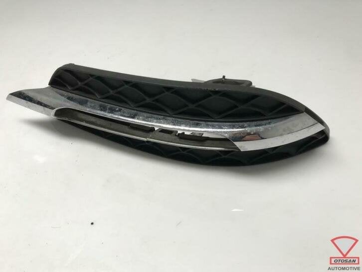 mercedes c klasse w204 voorbumper rooster rechts a2048803324, Gebruikt, Mercedes-Benz AG, Mercedes-Benz, Rechts