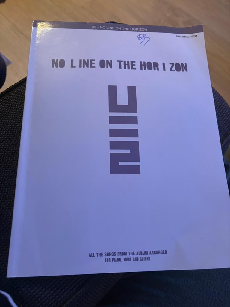 U2 Bladmuziek piano, voice and guitar. Met handtekening!, Ophalen of Verzenden, Zo goed als nieuw, Artiest