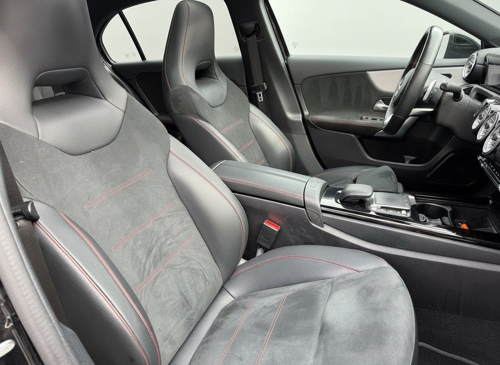 Mercedes-Benz A-Klasse 180 B.S. AMG edition Aut. Pano | Came, Auto's, Mercedes-Benz, 136 pk, Gebruikt, 4 cilinders, Zwart