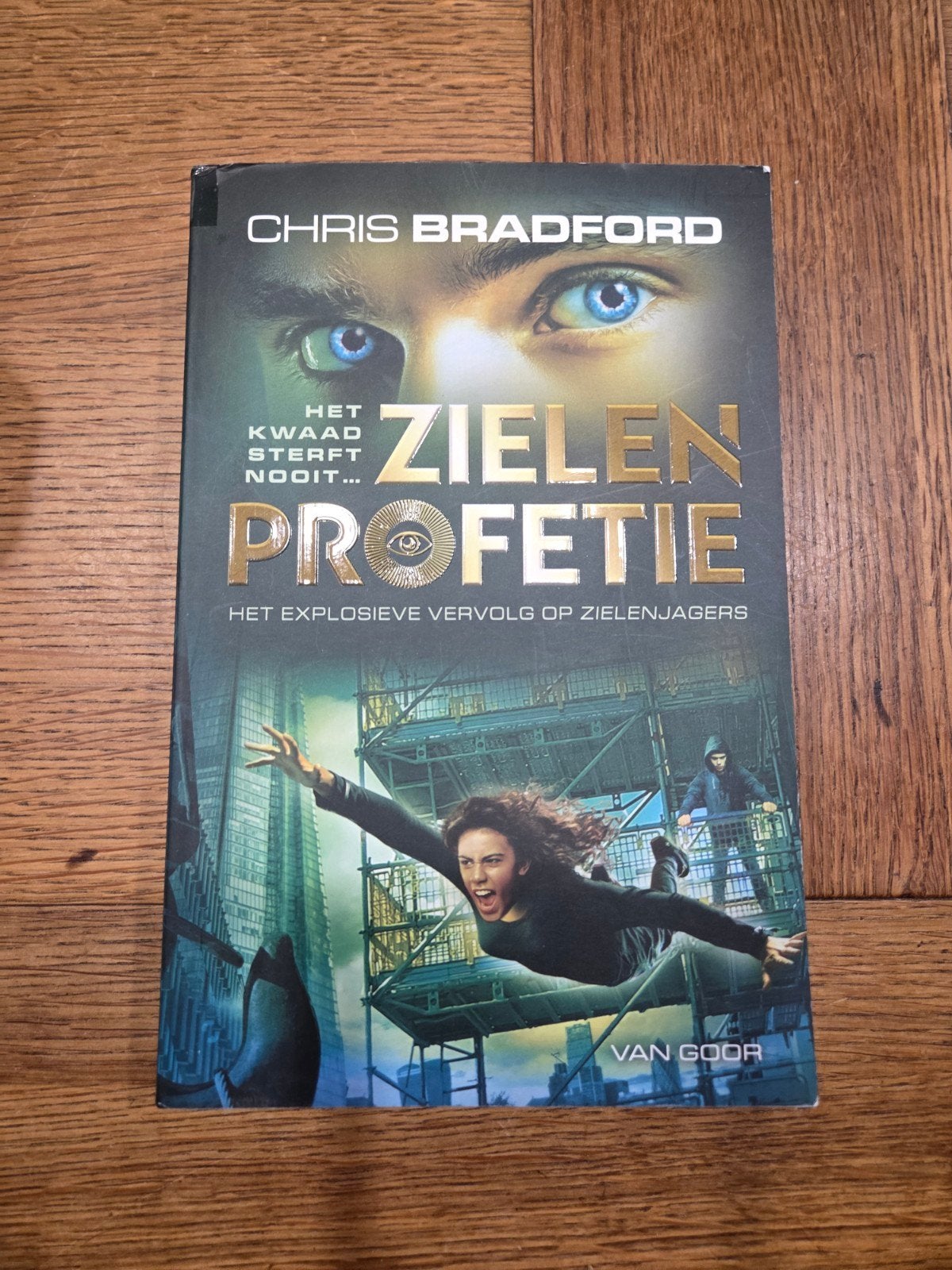 Chris Bradford - Zielen Profetie (Het Kwaad Sterft Nooit), Ophalen of Verzenden, Gelezen, Chris Bradford, Nederland