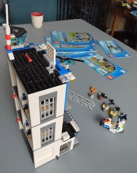LEGO Politiebureau 60047 Compleet ( 3 sets), City, Lego, Ophalen of Verzenden, Complete set
