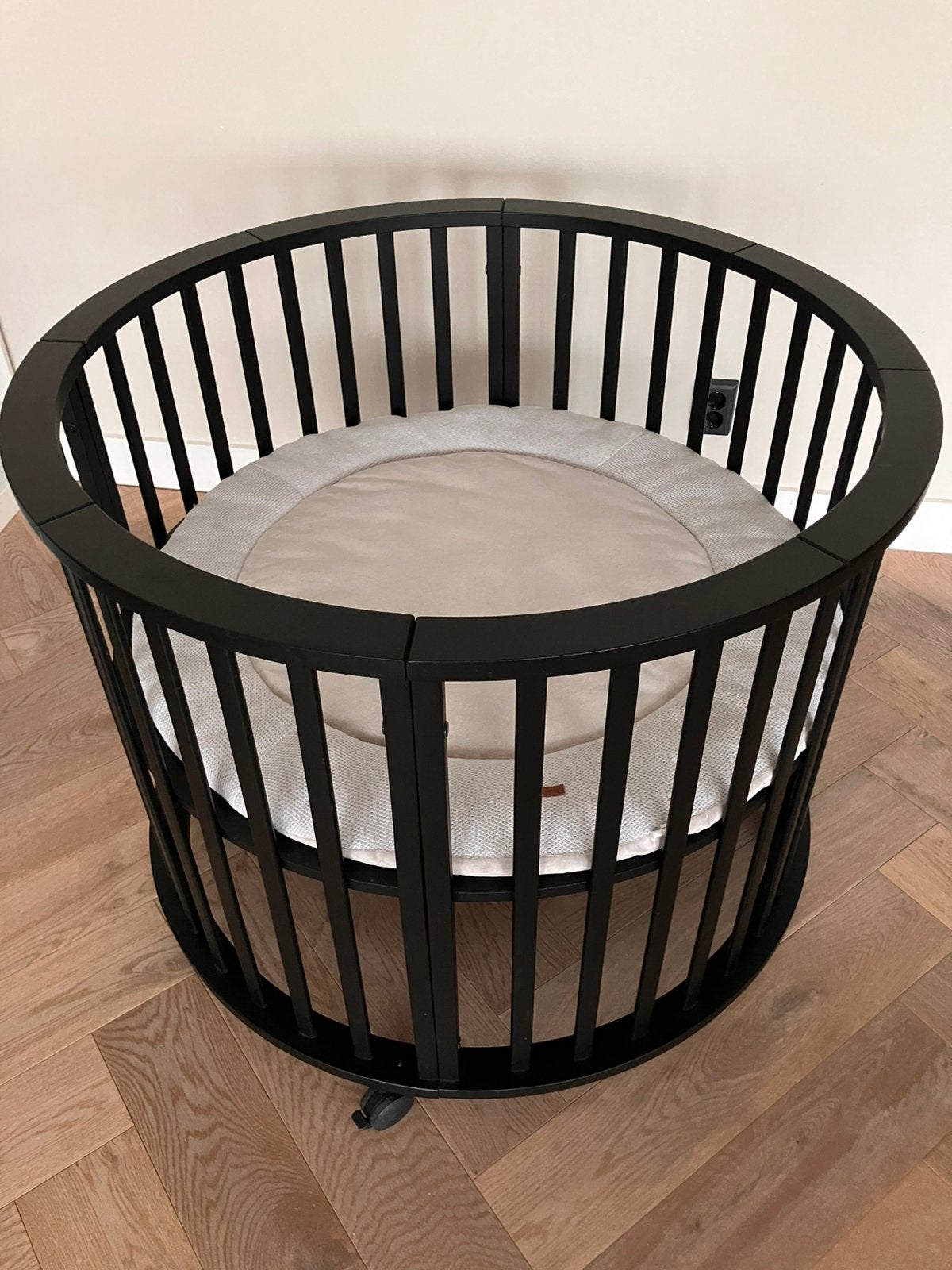 Europe Baby - babybox rond zwart (incl. accesoires!), Ophalen, Gebruikt, Overige typen