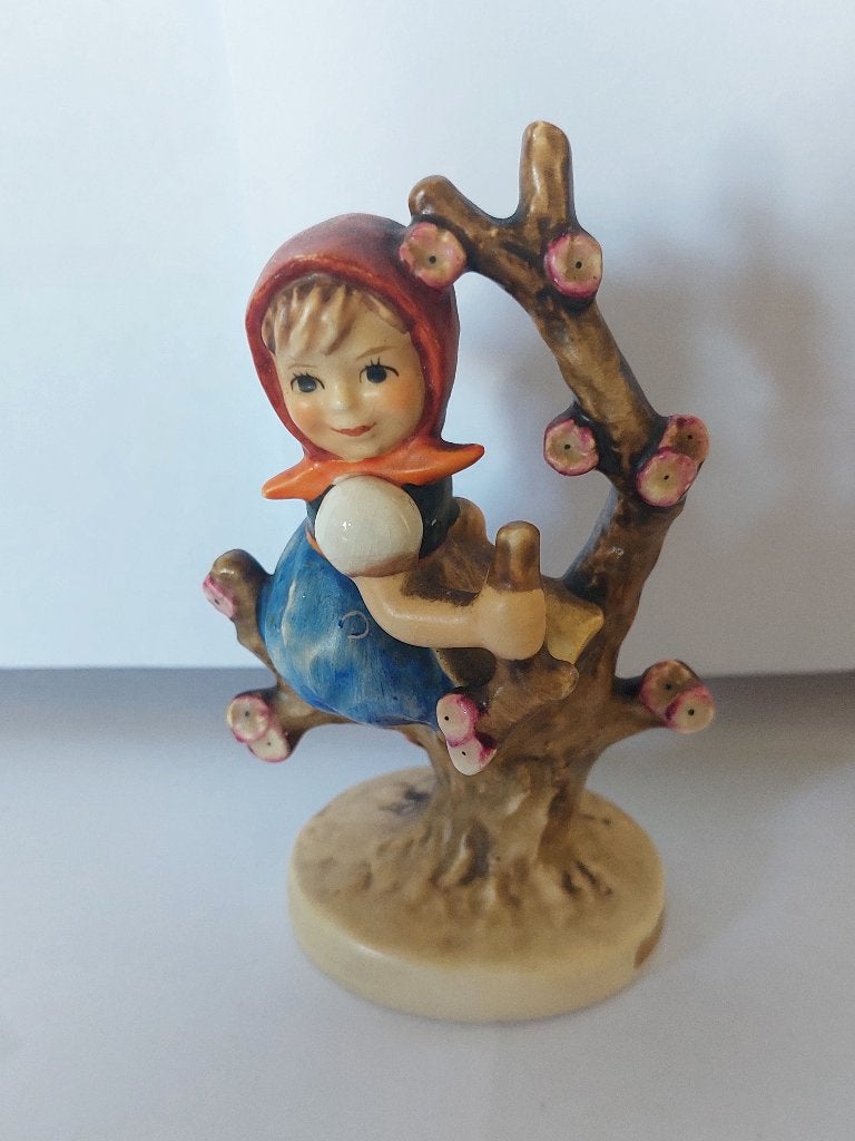 Goebel Hummel "Appelboommeisje" (Apple Tree Girl), Verzamelen, Ophalen of Verzenden, Zo goed als nieuw, Hummel