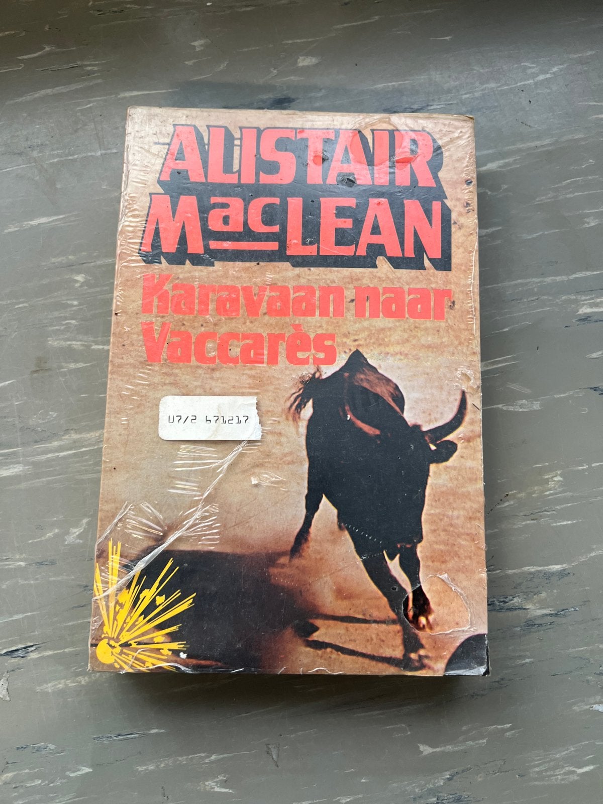 Alistair MacLean - Karavaan naar Vaccarès, Ophalen of Verzenden, Gelezen