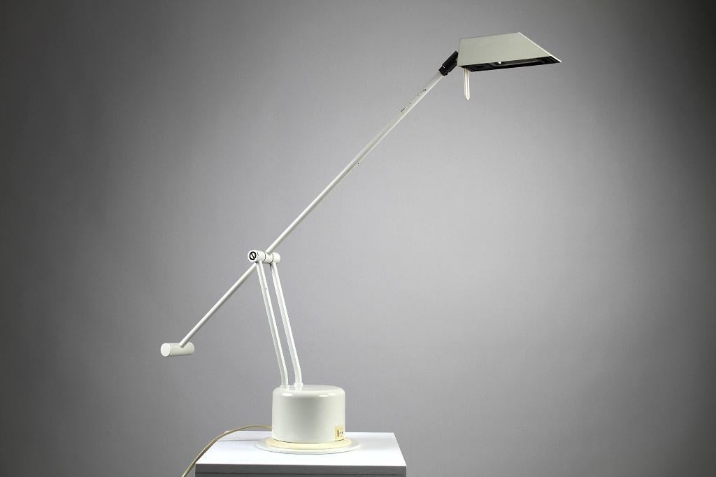 Minimalistische bureaulamp van Massive, België — jaren 80, Ophalen of Verzenden, Gebruikt, Metaal