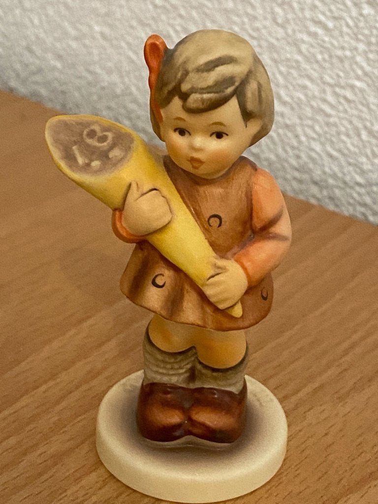 Hummel beeldje " A Sweet offering", Verzamelen, Ophalen, Zo goed als nieuw, Hummel