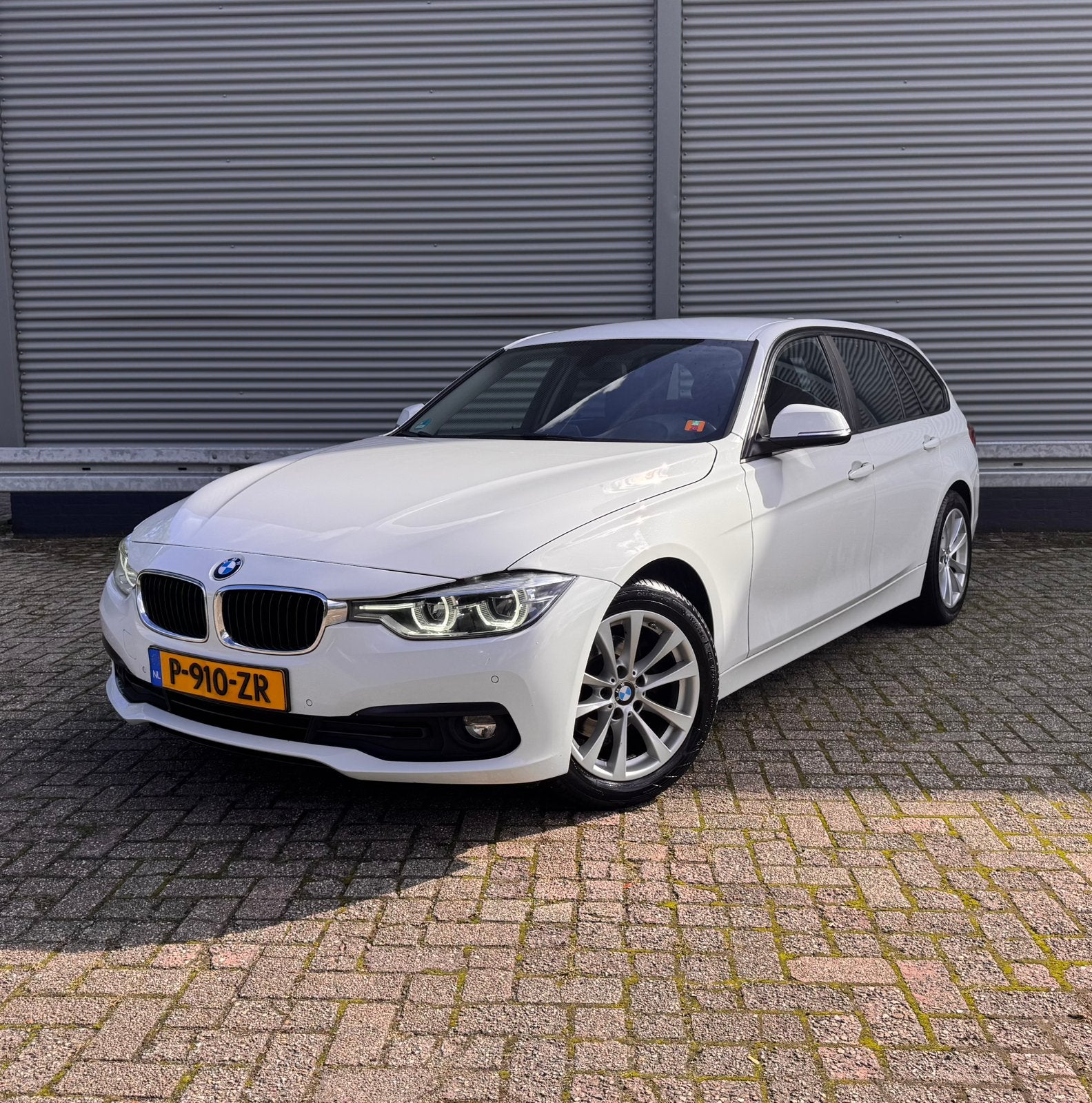 BMW 3-Serie 1.5 318I Touring 2016 Wit Stoelverwarming, Auto's, Automatische klimaatregeling, 1445 kg, Wit, Handgeschakeld