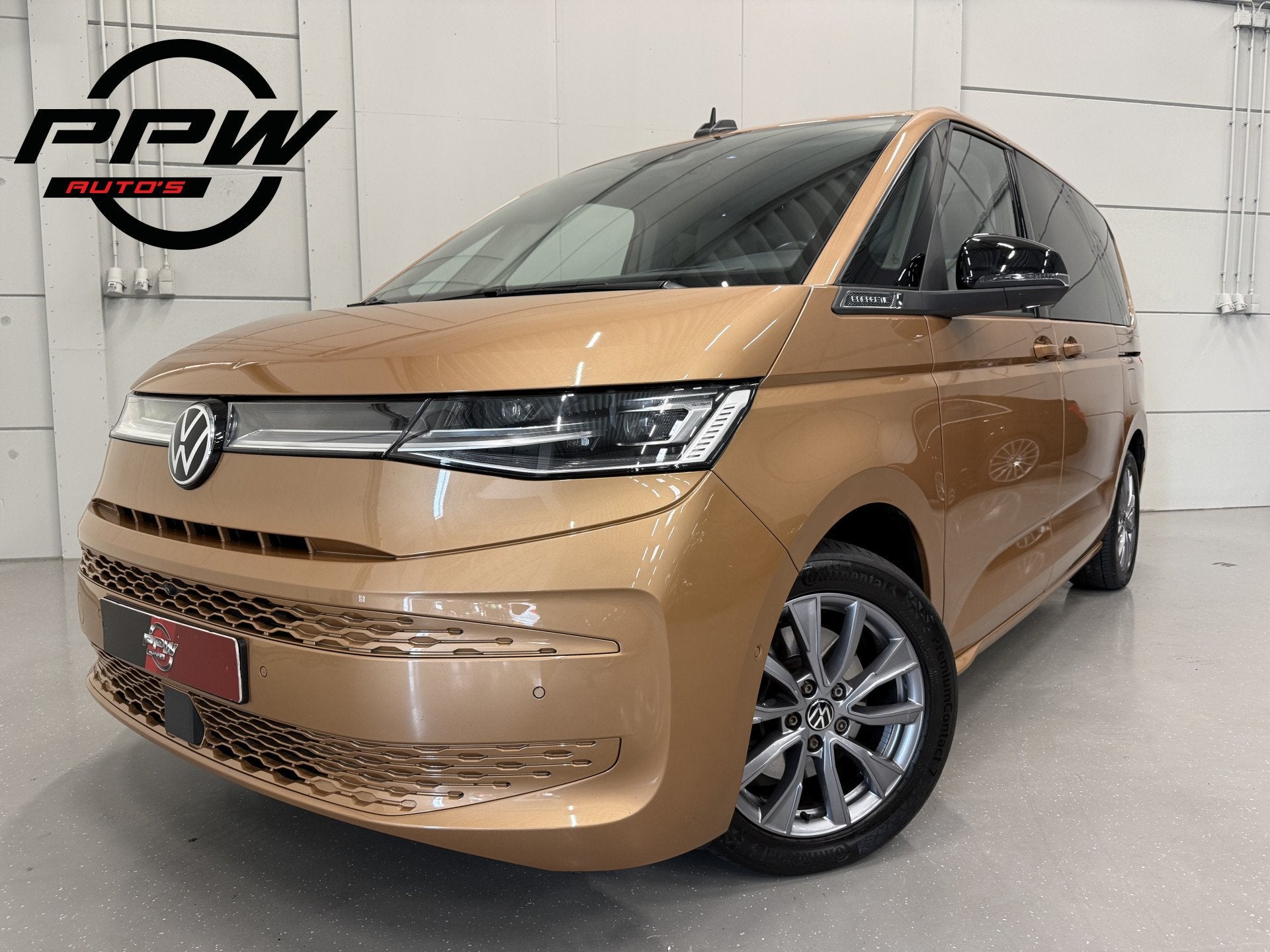 Volkswagen Multivan 1.4 eHybrid Energetic 7p. PANO/LEER/MASS, Adaptive Cruise Control, Gebruikt, Met garantie (alle), 7 stoelen