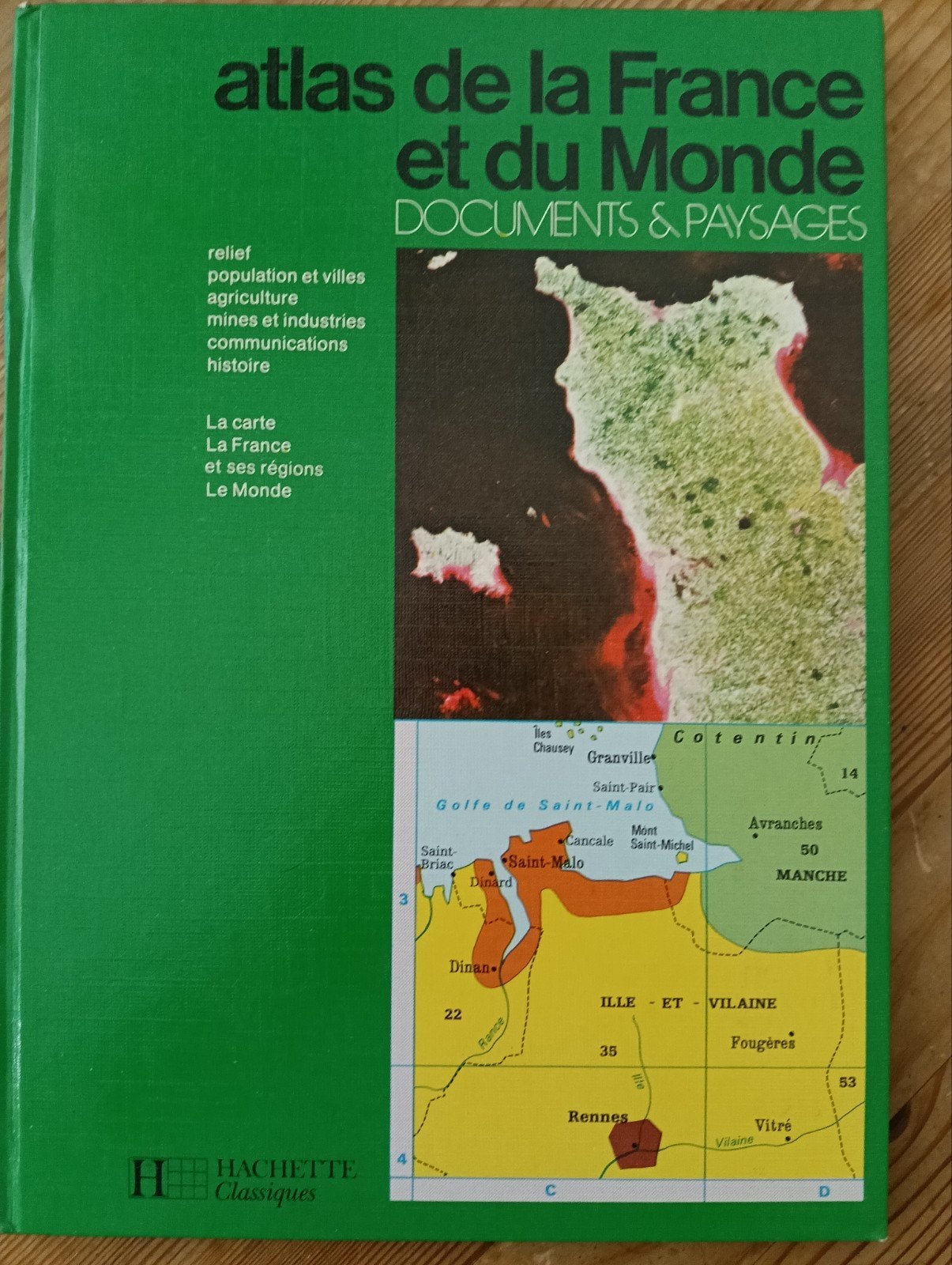 Atlas de la France et du Monde - Hachette Classiques, Gelezen, Overige atlassen, Ophalen of Verzenden, 1800 tot 2000