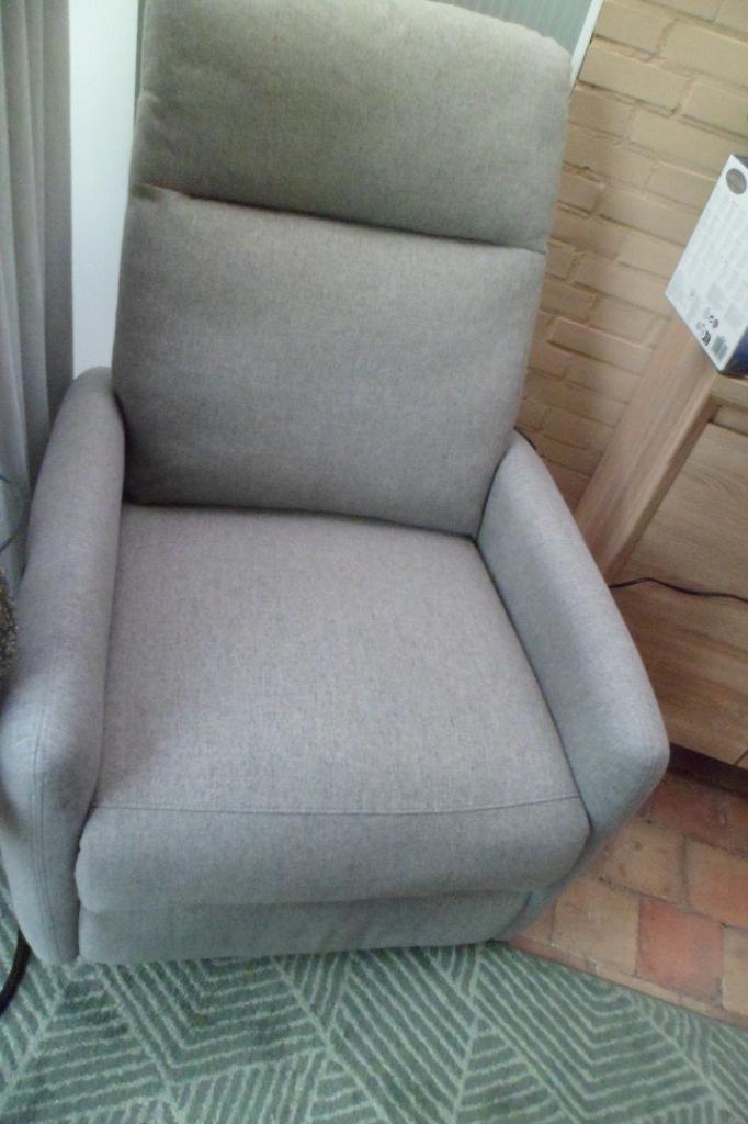 Mooie relaxstoel, zo goed als nieuw, Ophalen, Zo goed als nieuw, Stof, 50 tot 75 cm