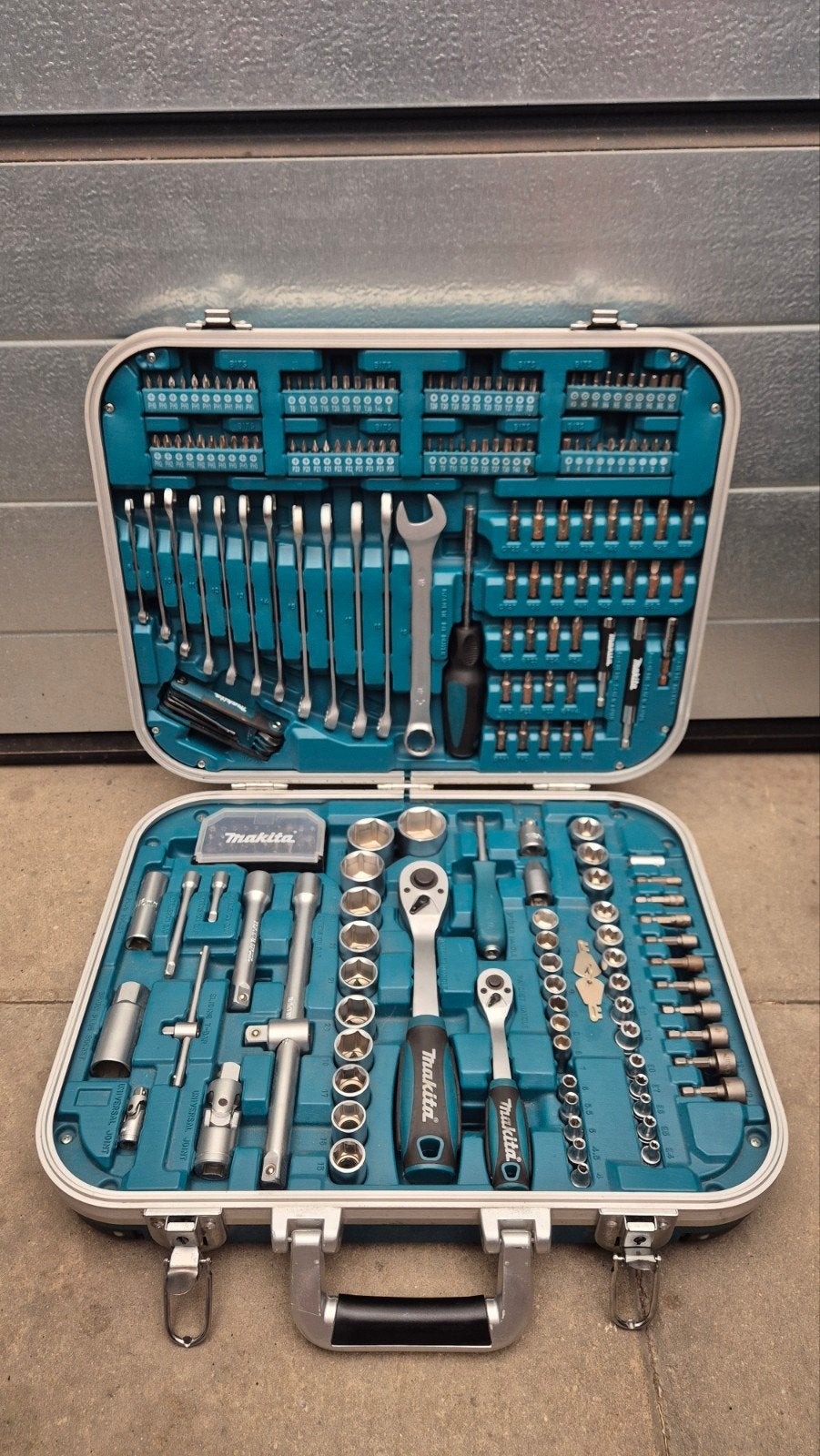 Makita P-90532 Handgereedschapset 227-delig, Ophalen of Verzenden, Gevuld, Zo goed als nieuw