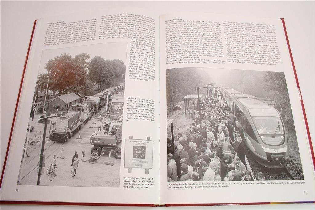 Spoor & Trein — Het Grote Spoorweg-jaarboek [Editie 2002], Tram, N.v.t., Ophalen of Verzenden, Zo goed als nieuw