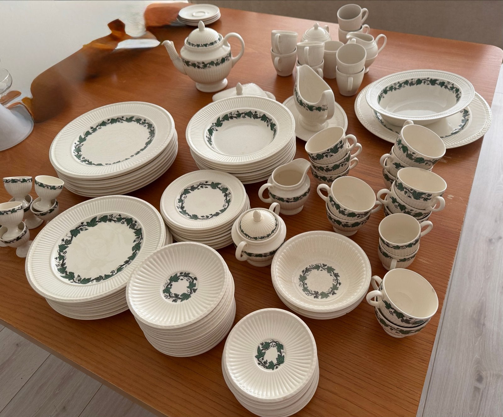 Wedgwood Stratford Servies - Meer dan 100 Delen Bieden, Ophalen, Klassiek, Zo goed als nieuw, Wedgwood