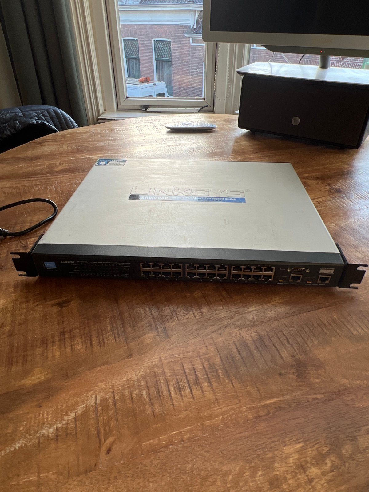 Linksys SRW224P 24-poorts 10/100 + 2-poorts Gigabit Switch, Computers en Software, Netwerk switches, Ophalen, Gebruikt