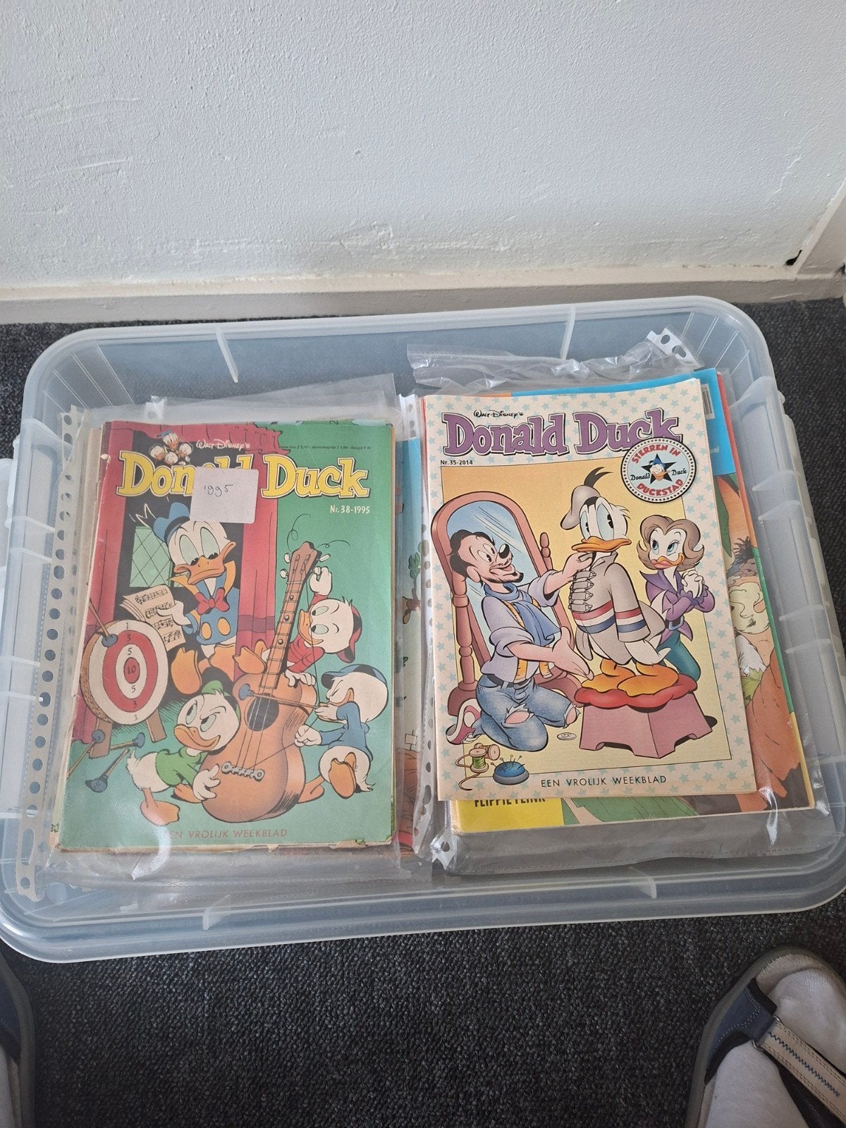 Grote bak met Donald Ducks en 7 Sjors en Sjimmie stripboekje, Meerdere stripboeken, Ophalen of Verzenden, Gelezen