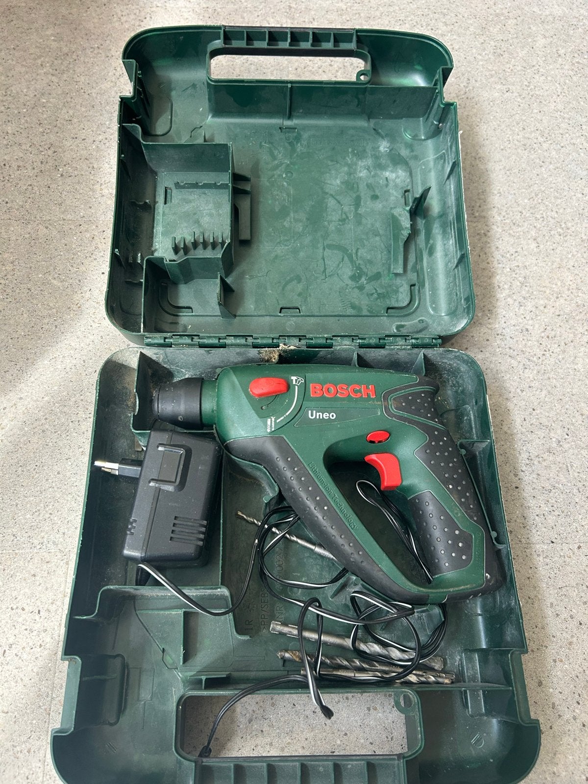 Bosch Uneo 14,4V Accuboorhamer met koffer en lader, Doe-het-zelf en Verbouw, Gereedschap | Boormachines, Ophalen, Gebruikt, Boor- en/of Breekhamer