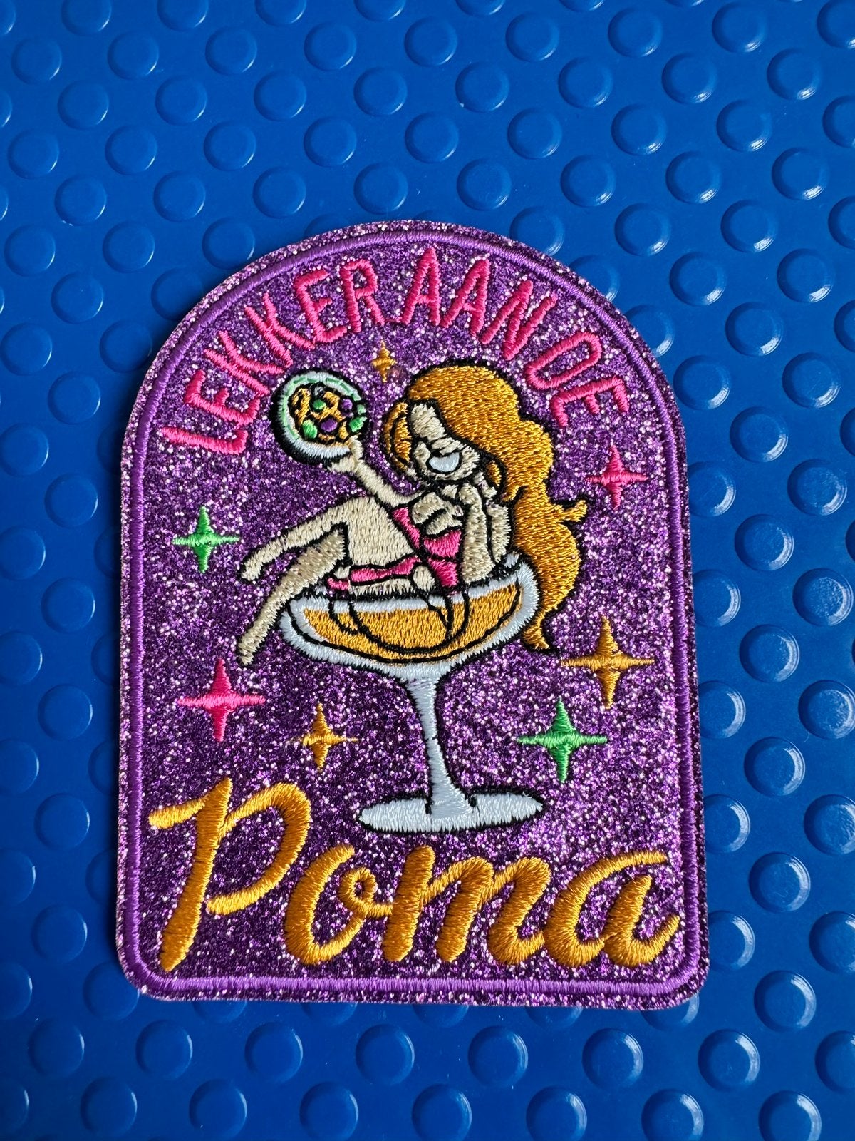 Carnavals Embleem. Poma, Ophalen of Verzenden, Nieuw, Carnaval, Accessoires