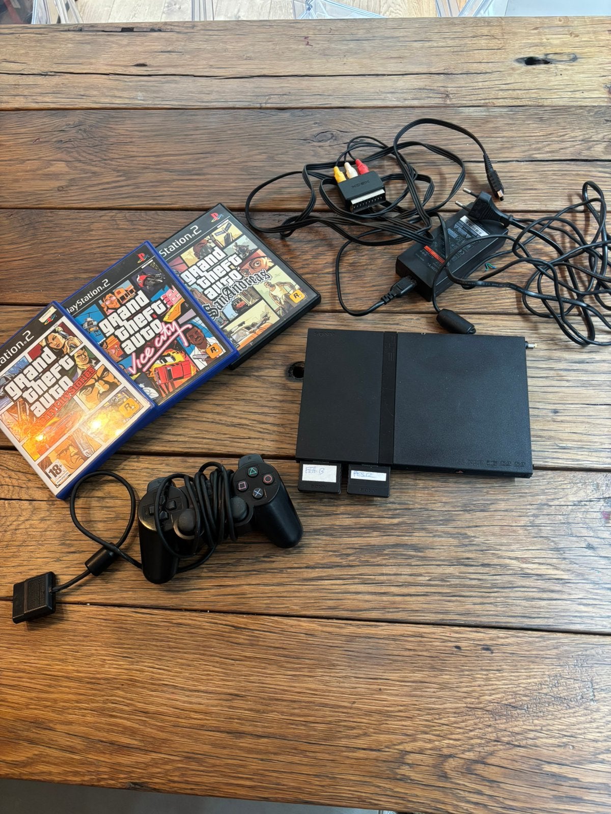 Sony PlayStation 2 Slim Bundel – incl. 3x GTA (CIB) + 8BitDo, Spelcomputers en Games, Spelcomputers | Sony PlayStation 2, Ophalen of Verzenden