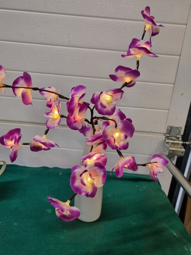 kunstbloemen orchidee met led verlichting, Ophalen of Verzenden, 'T Olde Gre-j, Info@toldegrej.nl, Endepoelstraat 20f Didam