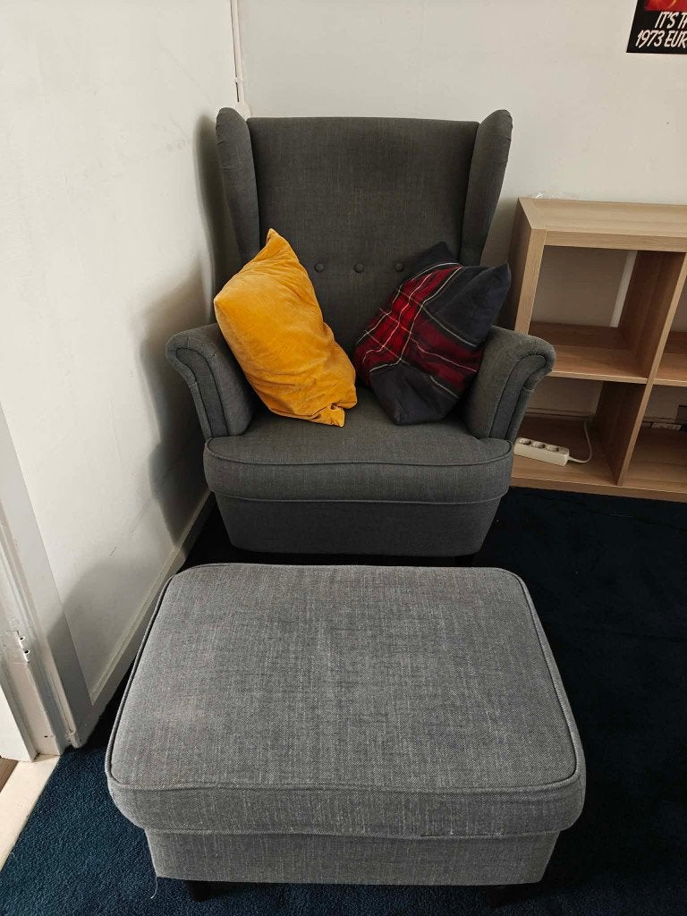 Armchair and footstool, Ophalen, Zo goed als nieuw, 75 tot 100 cm, 50 tot 75 cm