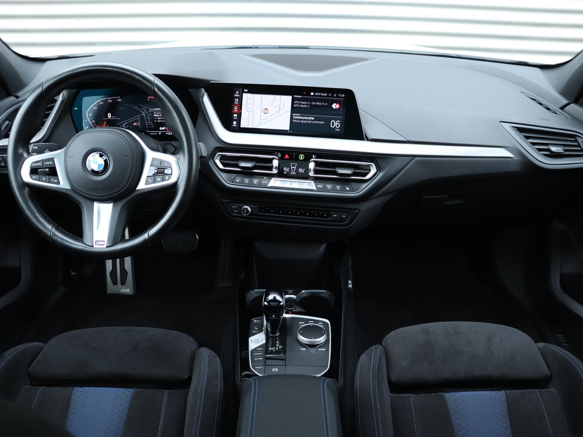 BMW 1-serie 118i M-Sport Automaat *Panodak*Kuipstoelen*, 136 pk, Gebruikt, Alcantara, Wit