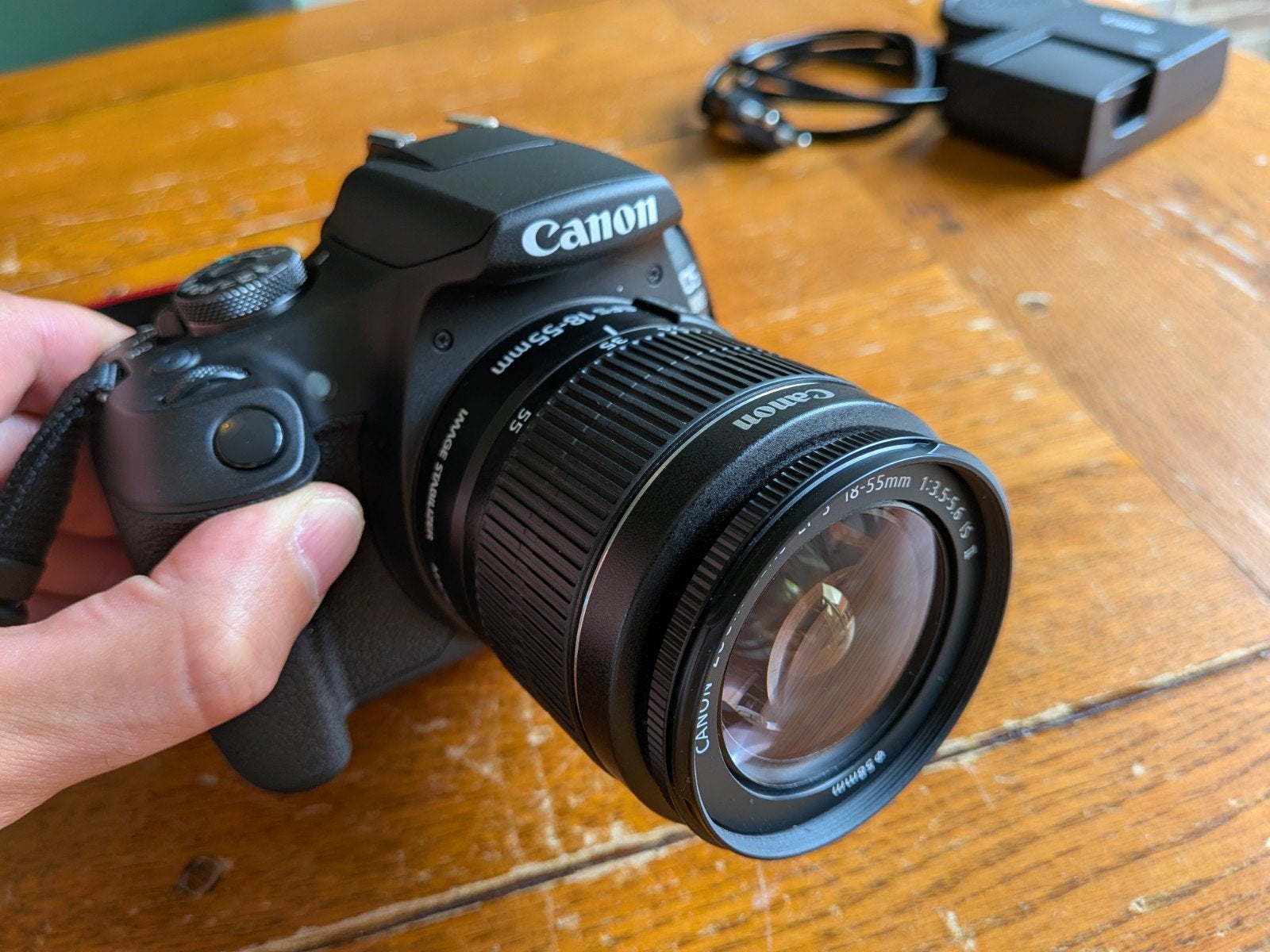 Canon EOS 2000D met EF-S 18-55mm f/3.5-5.6 IS, Ophalen of Verzenden, Spiegelreflex, Canon