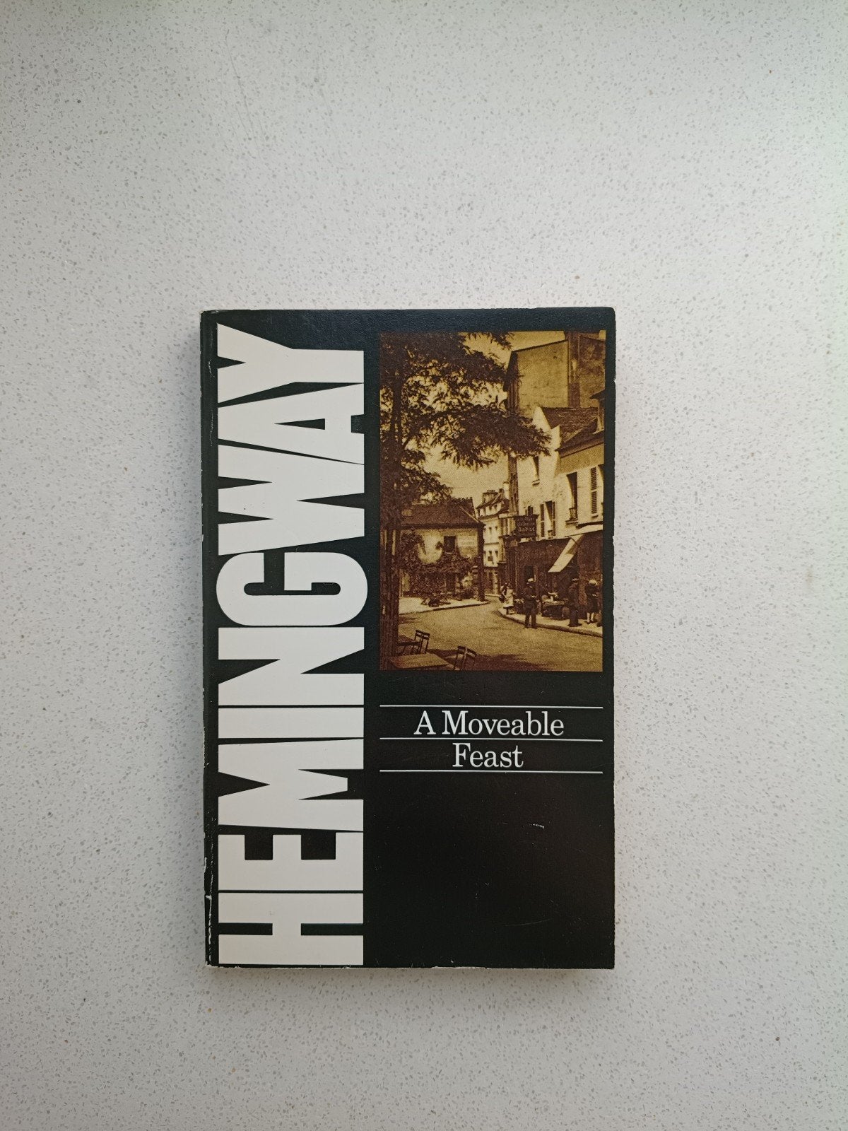 A Moveable Feast - Ernest Hemingway, Ophalen of Verzenden, Gelezen