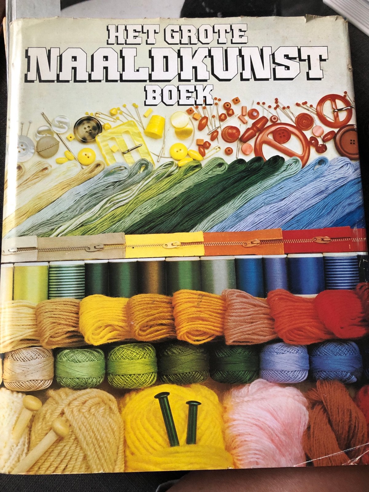 Het grote naaldkunst boek 23x29  352 paginas, Ophalen, Gelezen, Borduren en Naaien