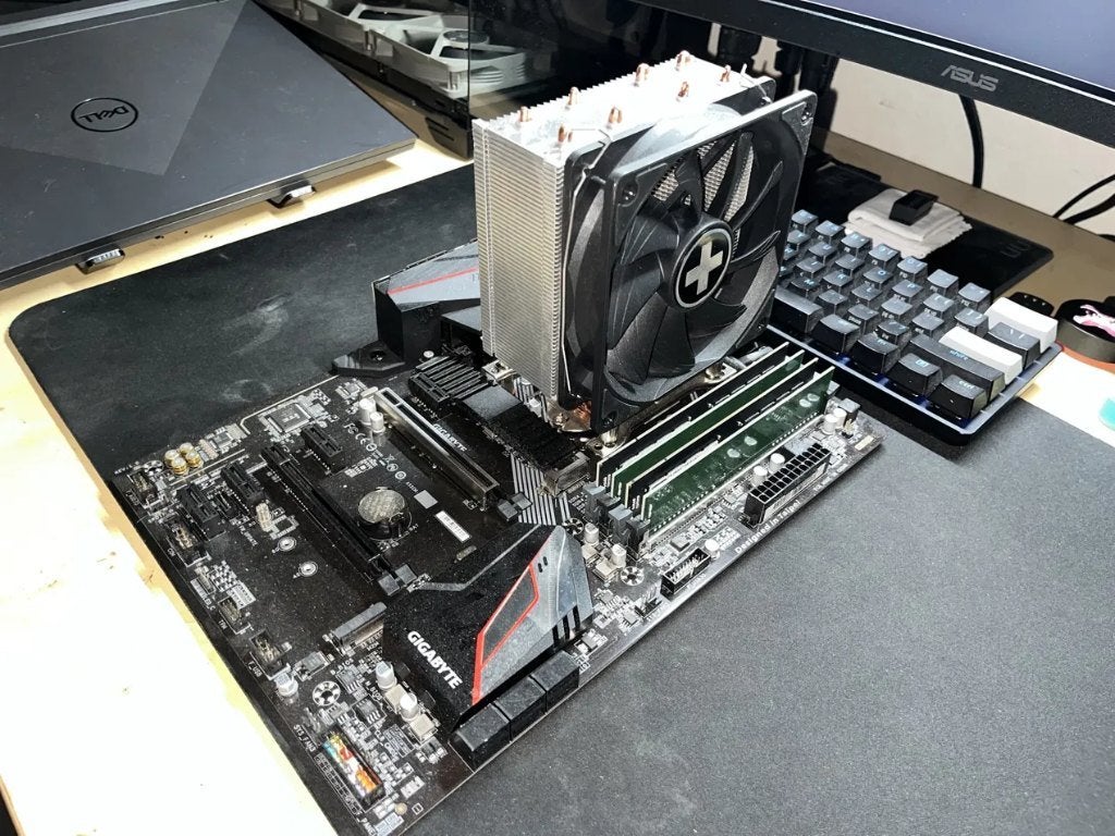 i7-9700K + Gigabyte Z390 Gaming X + 32GB DDR4 + koeler, Gebruikt, LGA 1151, DDR4, Ophalen of Verzenden
