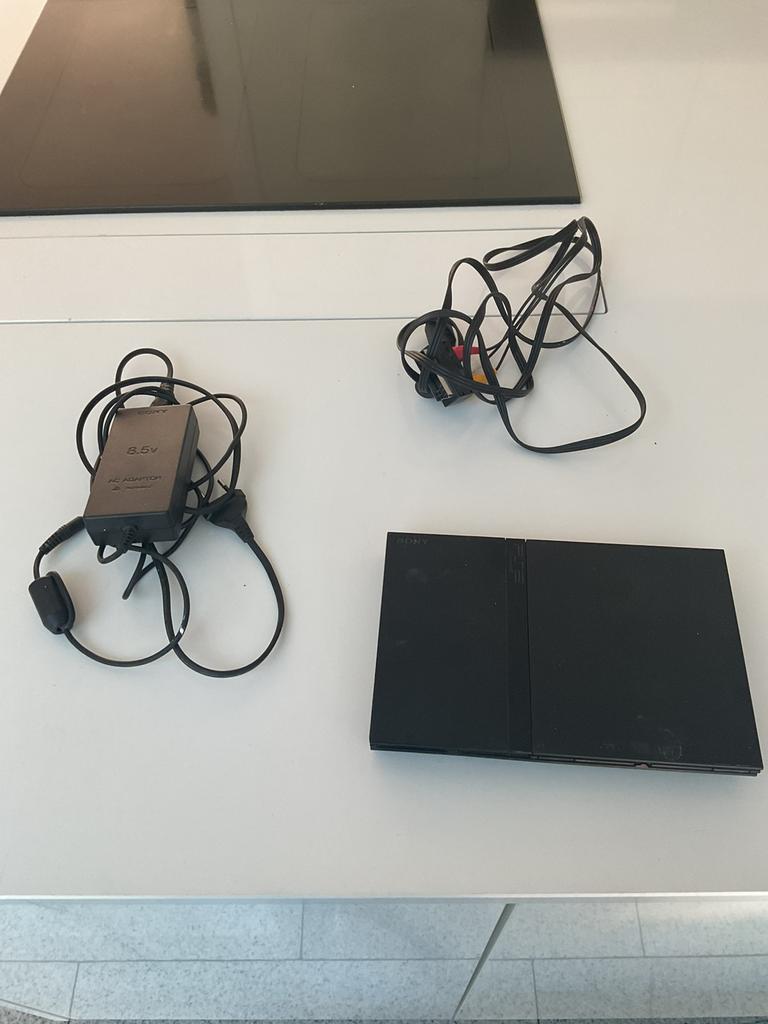 PS 2 Sony PlayStation 2 slim met kabels zonder controller, Spelcomputers en Games, Ophalen, Gebruikt