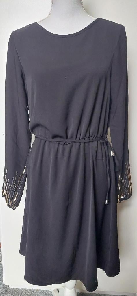 (JU16) zwarte jurk, zilver/goud paletten, Party Collection S, Kleding | Dames, Jurken, Maat 38/40 (M), Zwart, Ophalen of Verzenden
